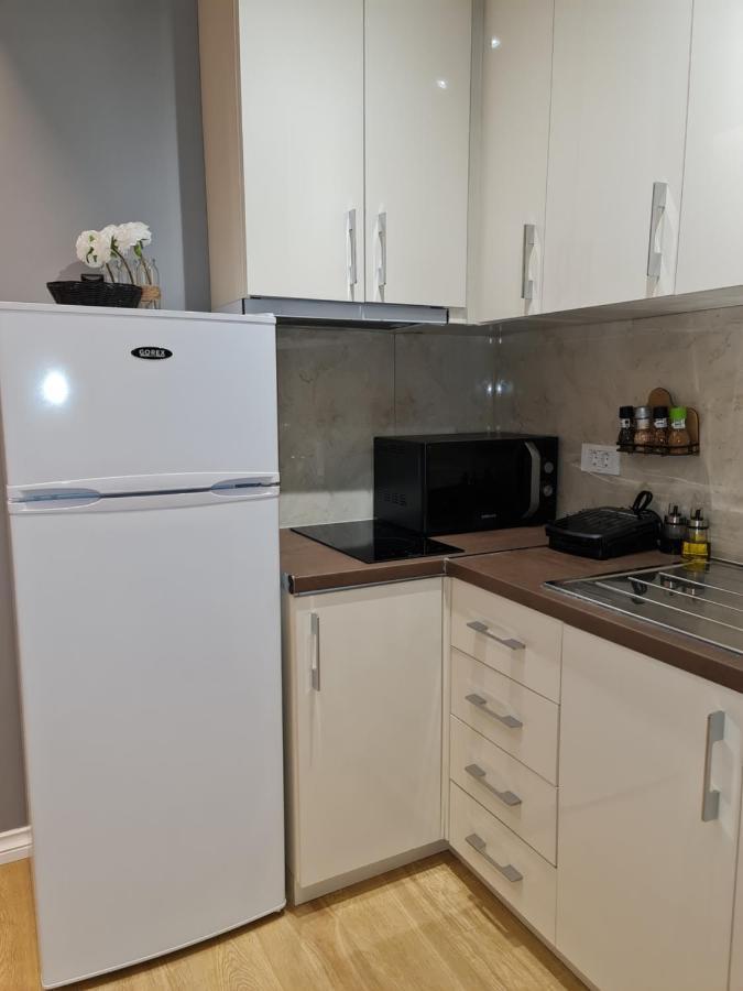 Sunny Apartment - Blloku Tirana, Near Lake Luaran gambar