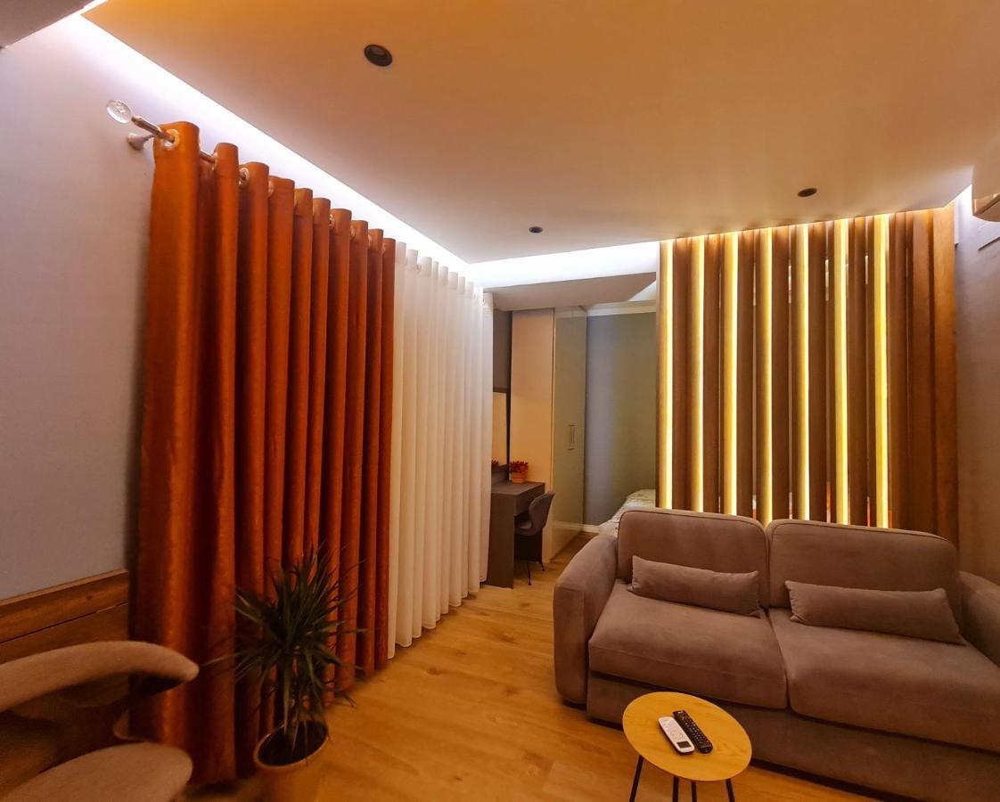 Sunny Apartment - Blloku Tirana, Near Lake Luaran gambar