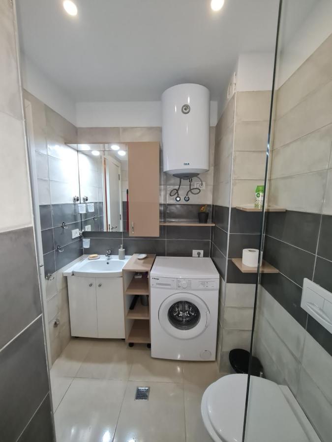 Sunny Apartment - Blloku Tirana, Near Lake Luaran gambar