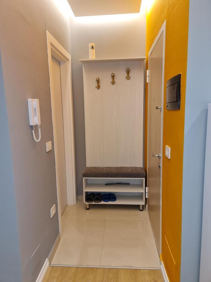 Sunny Apartment - Blloku Tirana, Near Lake Luaran gambar