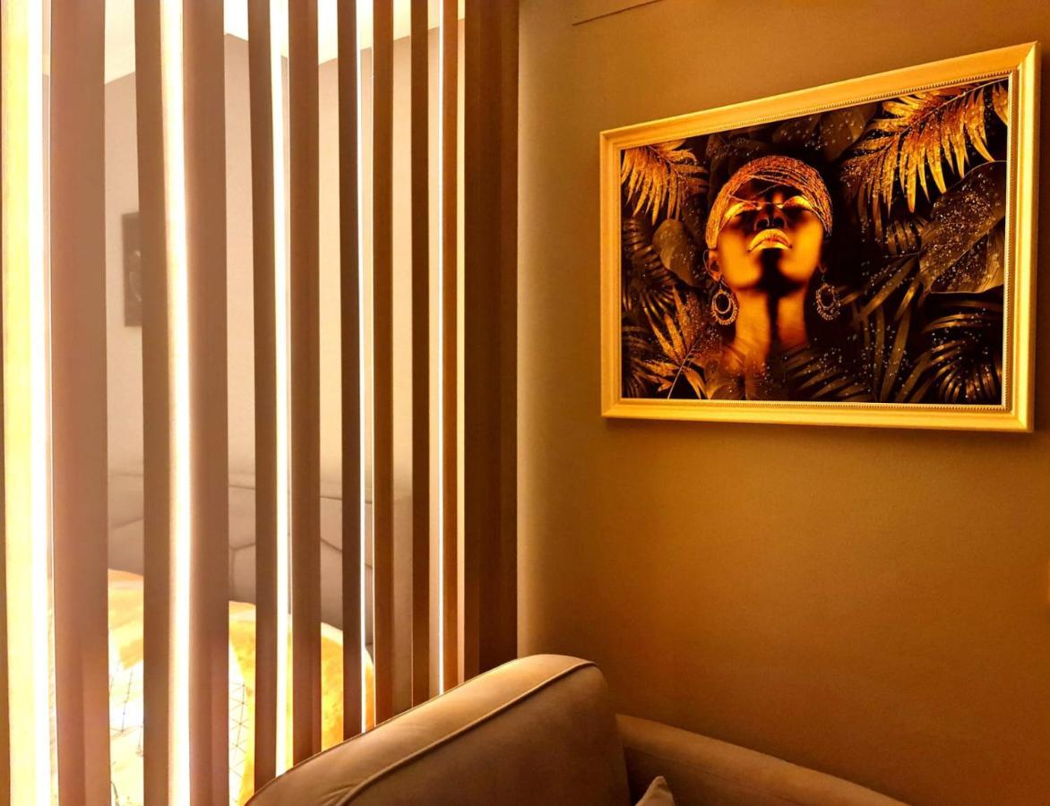 Sunny Apartment - Blloku Tirana, Near Lake Luaran gambar